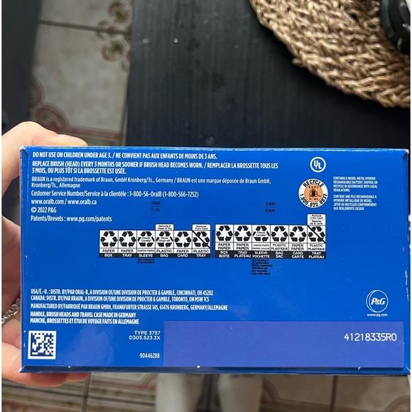 Oral-B Electric Toothbrush - Picture 2 of 4